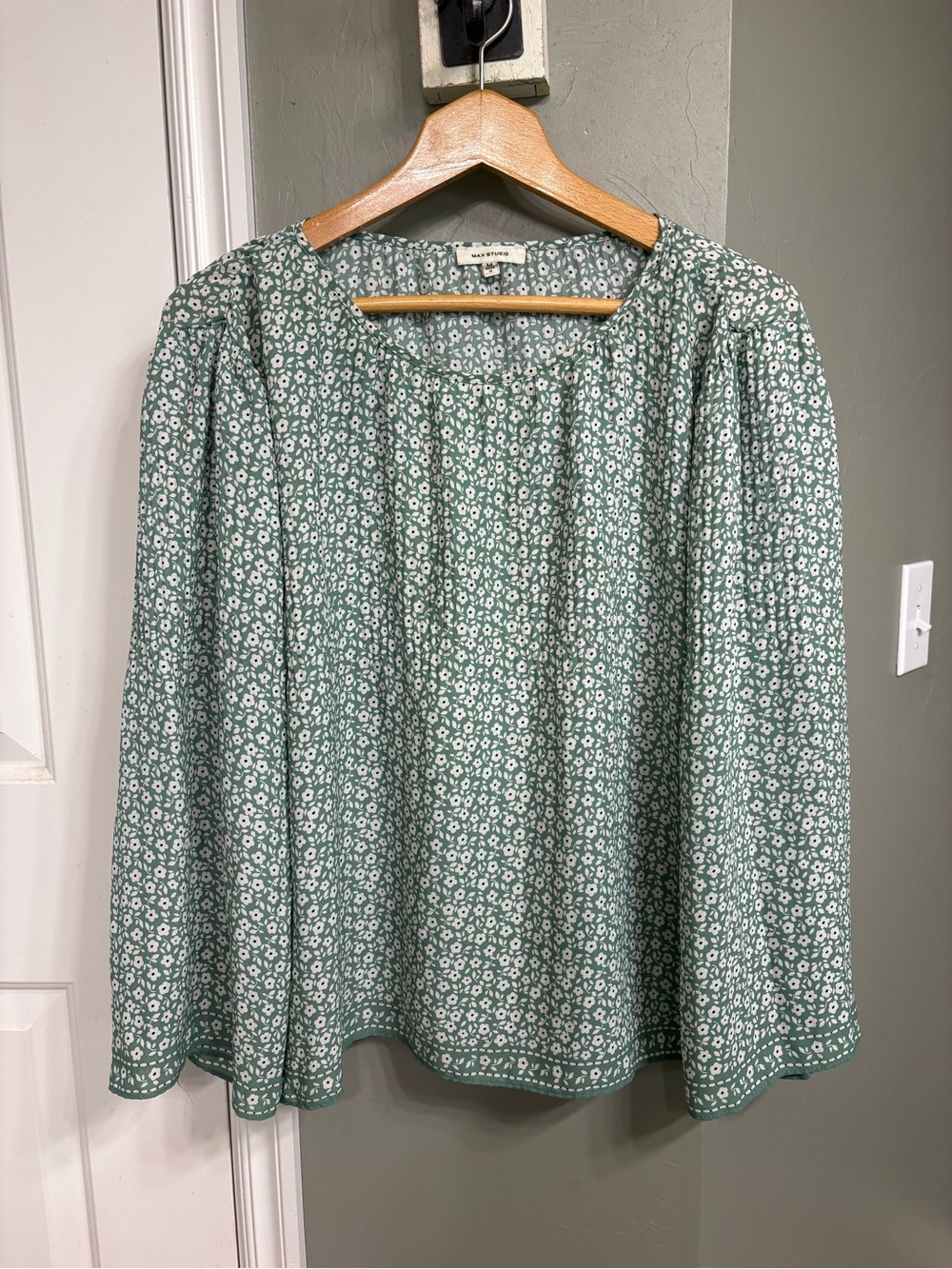 Max Studio Green Floral Scoop Neck Blouse